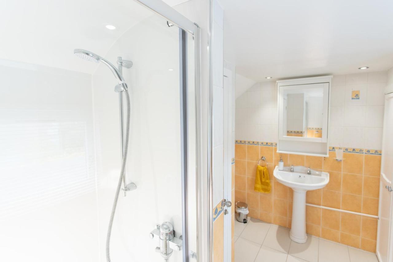 4 Private Bedroom House With 3 Parking Spaces Free เพิร์ท ภายนอก รูปภาพ