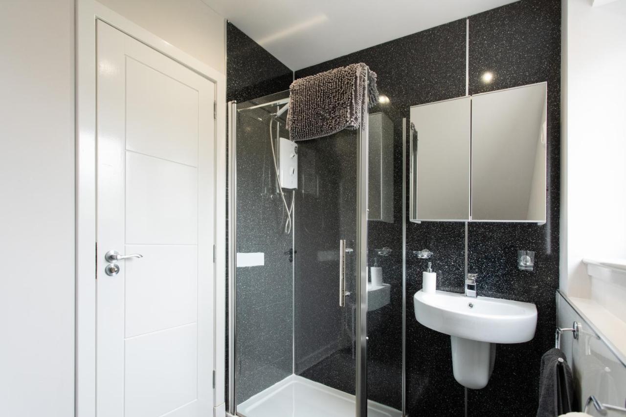 4 Private Bedroom House With 3 Parking Spaces Free เพิร์ท ภายนอก รูปภาพ